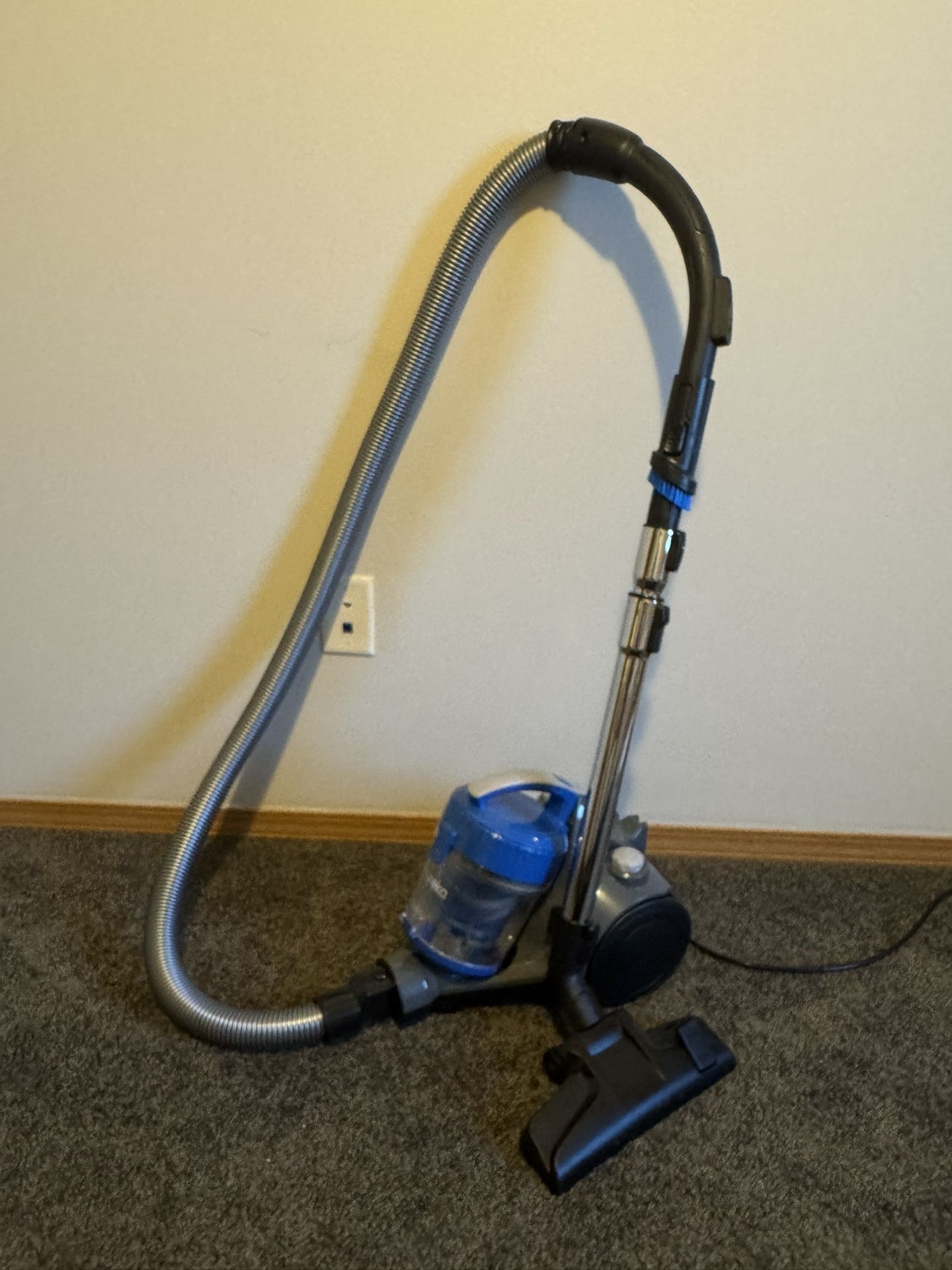 Eureka WhirlWind Bagless Canister 2.5L Vacuum Cleaner, Lightweight Vac for Carpets and Hard Floors, NEN110A, Blue