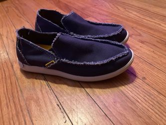 New Men's Crocs Size 9