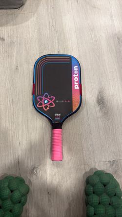 Pickleball paddle