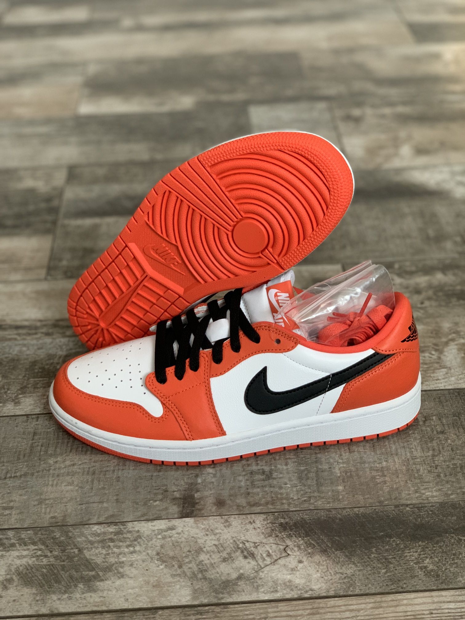 Women’s 10.5/Mens Size 9 Jordan Retro Low OG Starfish