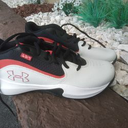 New Mens Size 8 Under armour Shoes