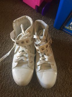 nice shoes. worn twice. just need to clean