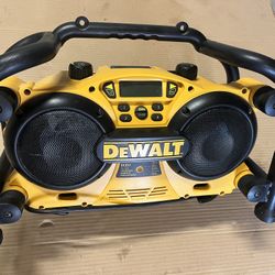 Dewalt 18V DC011 AM/FM Heavy Duty Jobsite Radio