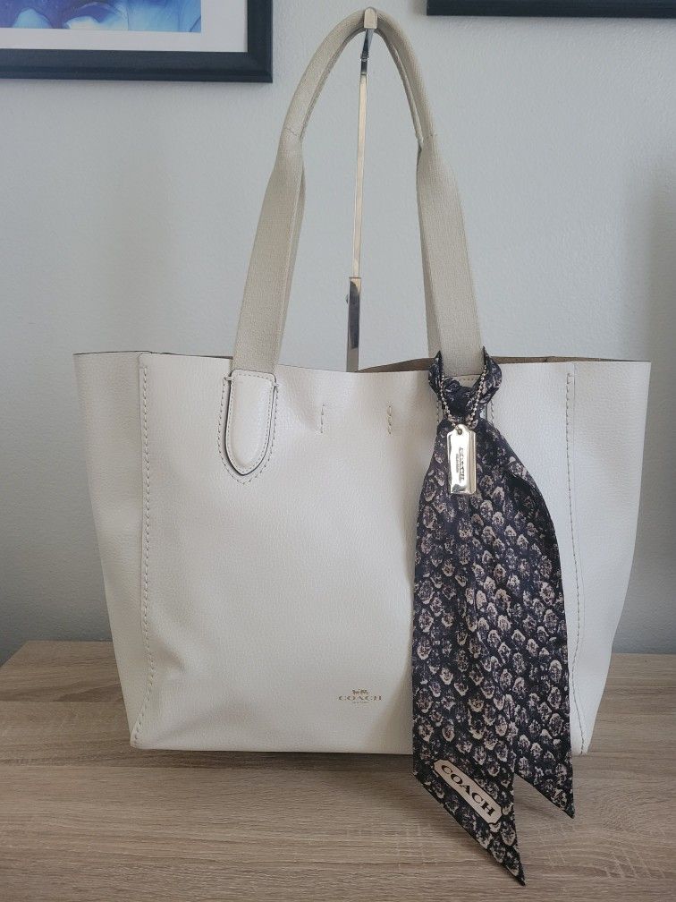 Coach Derby Leather Tote W/ Coach Twilly