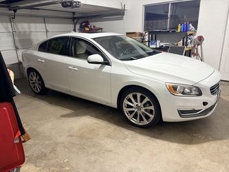 2017 Volvo S60 ( white exterior, beige interior) Immaculate condition!! No accidents
