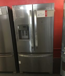 New scratch and dent whirlpool French door fridge. 1 year warranty