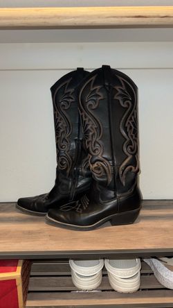 Women’s Boots Size: 9 (Brand: Universal Thread)