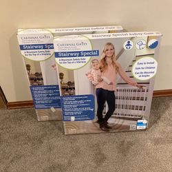 Baby/Pet Gate: Cardinal Gates Stairway Special 