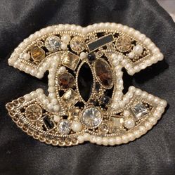 CHANEL CC vintage Brooch