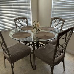Kitchen/Dining Room Table & 4 Chairs