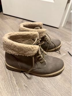 Womens Boots Size 8.5 like new