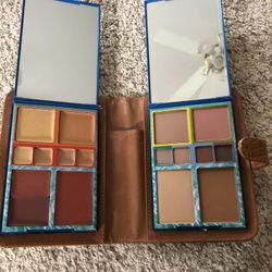 Laura hutton Makeup Kit