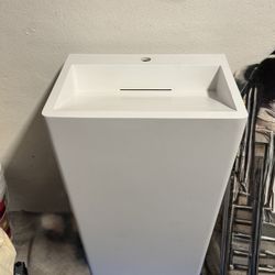 White Modern Pedestal Sink