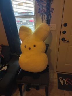 Huge yellow peep