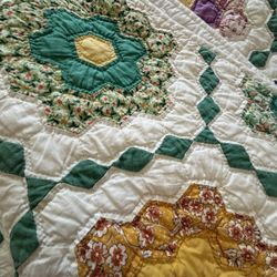 100% Cotton Bedquilt -Like new!