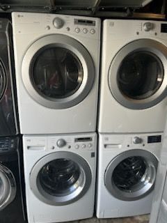LG gas washer and dryer with a three-month warranty in good condition. Free delivery in the Oakland area. Outside the Oakland area, a small fee applie