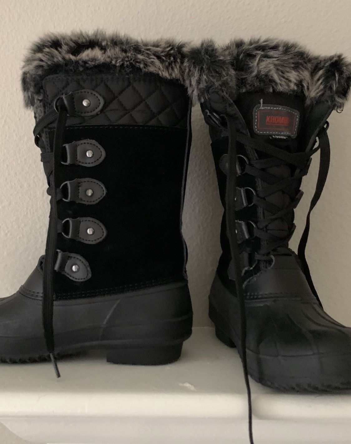 Women’s Snow Boots (SIZE 6)