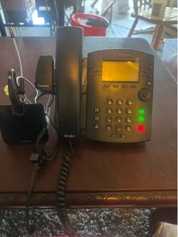 Polycom Business Office Phone w/ Plantronics Wireless Headset & Charging Base