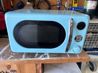Galanz Retro Microwave in Blue