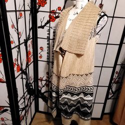 G.H. Bass & Co. Ladies Acrylic Earthy Colors  Aztec Art Knit Vest  Size Small