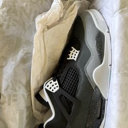 Jordan 4 Retro Fear (2024) M10/W11.5