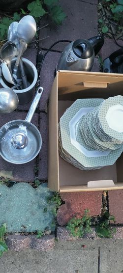 Free dishes/plates, covered pot
