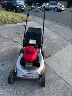 Honda self propelled lawn mower