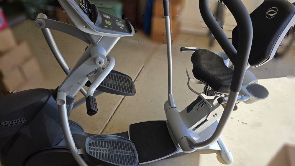 Octane Fitness XR6 Recumbent Elliptical