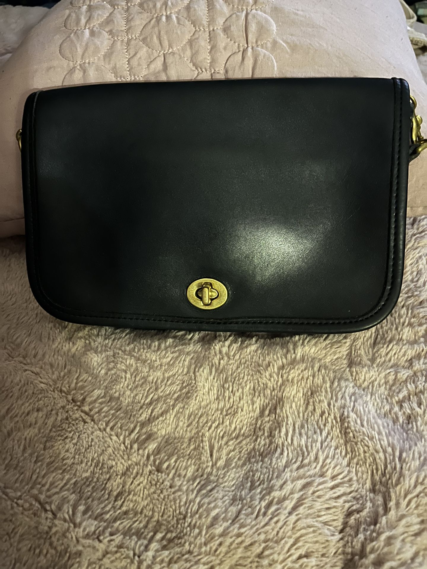 Vintage Coach’s 9755 Crossbody