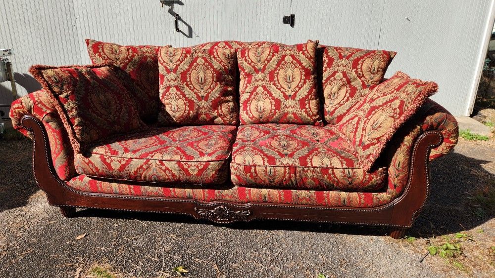 Stylish Well-made Sofa