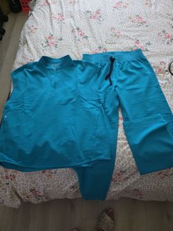Figs scrubs  ( M )