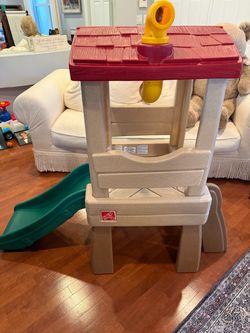 Step 2 Naturally Playful Lookout Treehouse