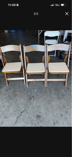 Sillas de madera tengo 62