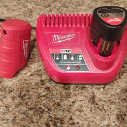 Milwaukee 12 Volt Battery And Charger