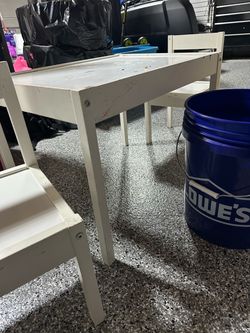 Kids table X2 chairs