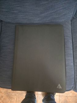 Like new Gemloader 16 top loader page binder, black