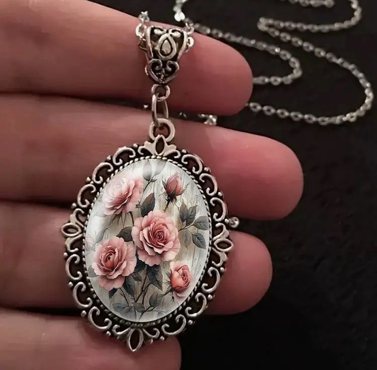FLOWER GLASS CABOCHON PENDANT WITH CHAIN