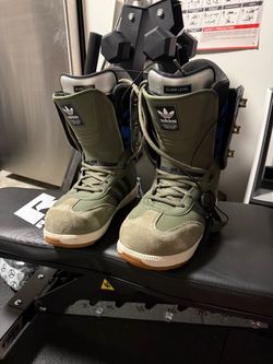 Snowboarding Boots Adidas size 10
