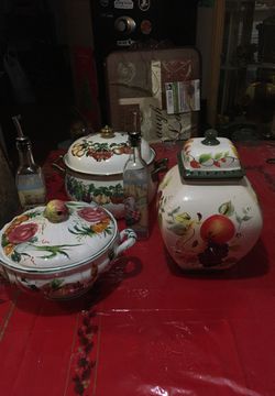 Fruits pot and cookie jar,