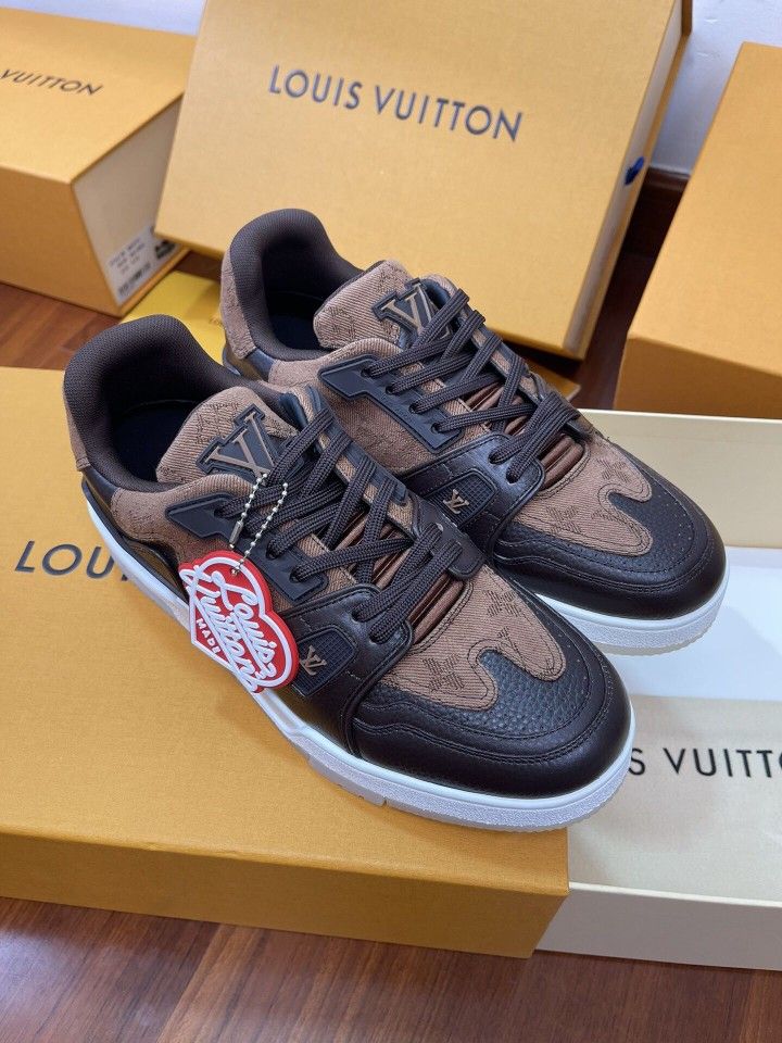 Louis Vuitton Men’s Sneaker With Box New