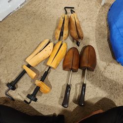shoe trees / shoe stretchers
