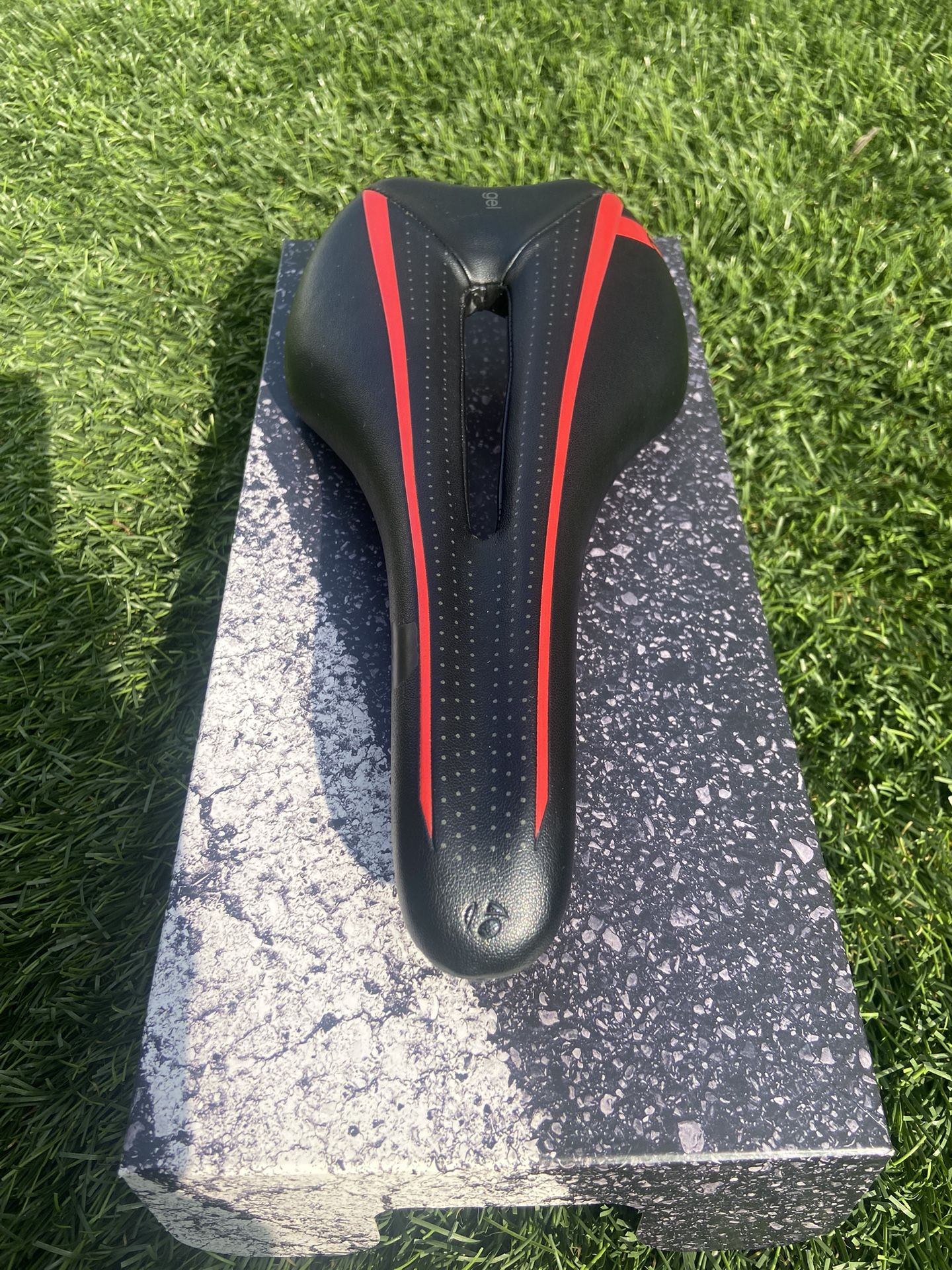 Paradigm race saddle sale