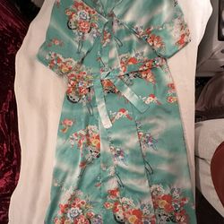 Ichi Ban Traditional Green Floral Kimono Robe
