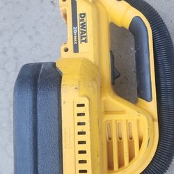 DEWALT 20V MAX 1/2 Gallon Wet/Dry Portable Vacuum