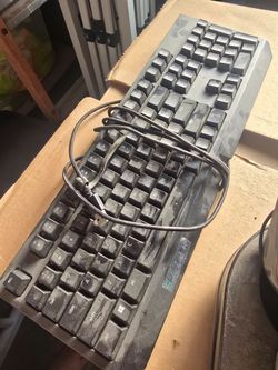 Razer Gaming Keyboard, wireless mouse and quality speakers