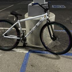 Throne 29er White Chad Read Description!!!