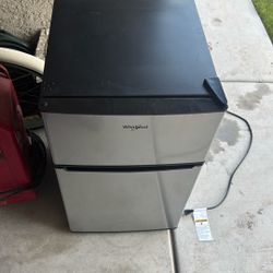 Mini Fridge/freezer