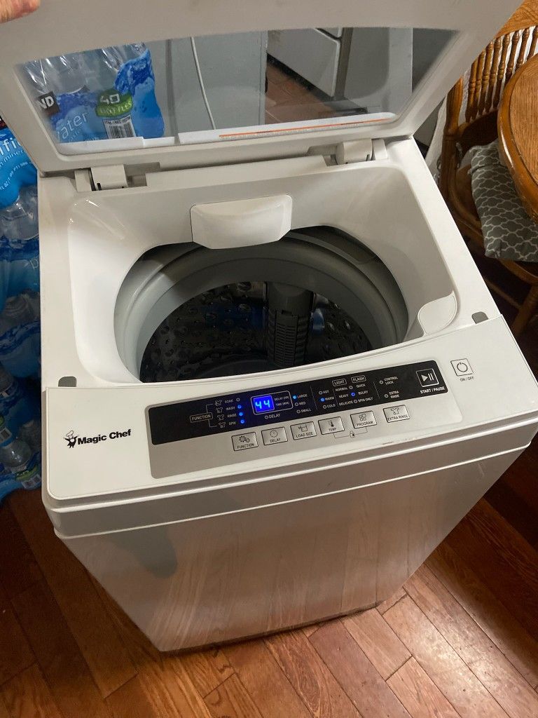 Magic Chef- Dorm/ Trailer Type Washer