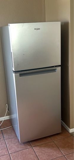 Whirlpool medium size fridge