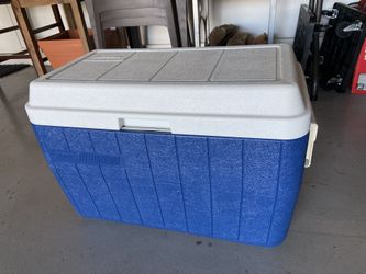 Coleman Hard-Sided Cooler – Clean, Sturdy, and Ready to Go